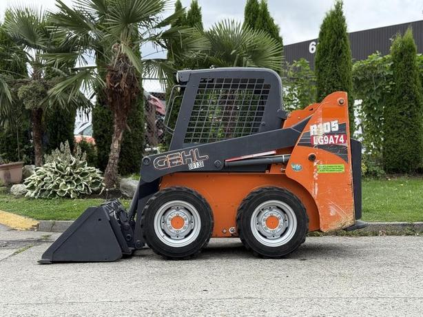 2017 Gehl R105 Skid Steer Loader image 6
