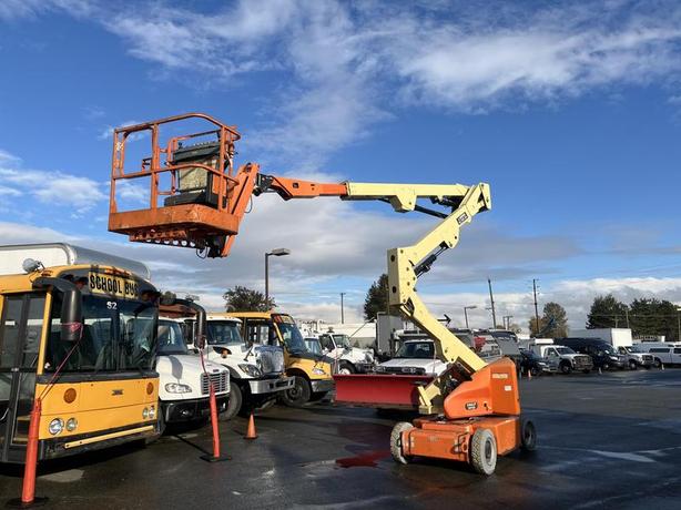 2012 JLG E400AJFN Boom Lift Electric image 1