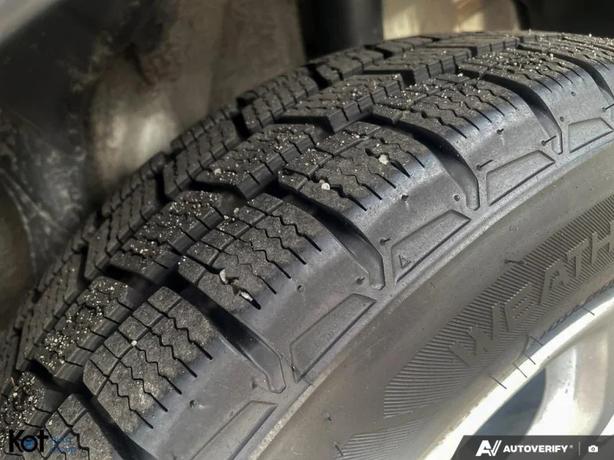 2023 HYUNDAI VENUE image 7