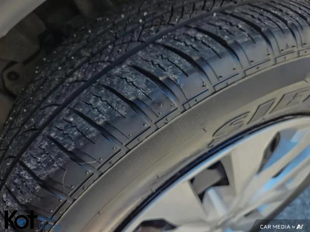 2017 NISSAN ROGUE image 8