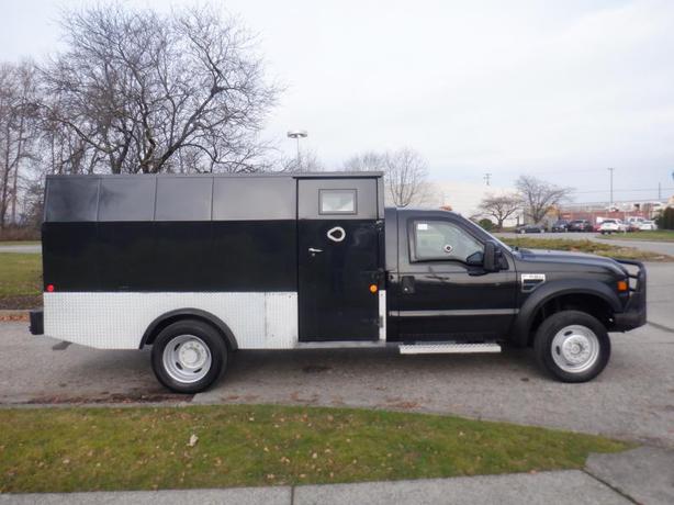 2009 Ford F-550 Armoured Cube Truck with Bullet-Proof Glass image 4