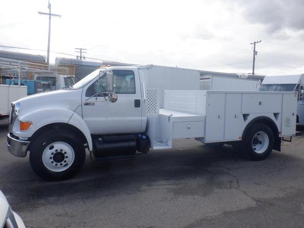 2011 Ford F-750 Service Truck 2WD 3 Seater Diesel image 1