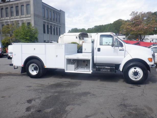 2011 Ford F-750 Service Truck 2WD 3 Seater Diesel image 5