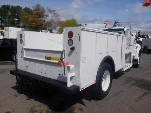 2011 Ford F-750 Service Truck 2WD 3 Seater Diesel image 7