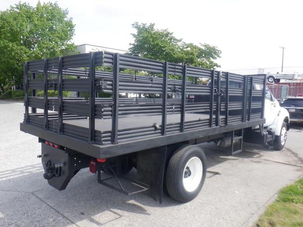 2001 Ford F-650 18 Foot Flat Deck Diesel Air Brakes image 7