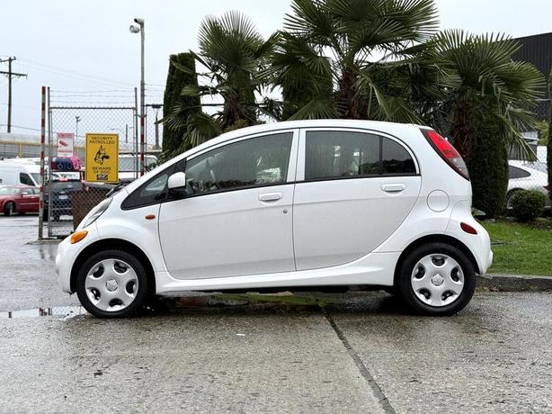 2013 Mitsubishi i-MiEV SE Hatchback 5-Dr Electric image 6