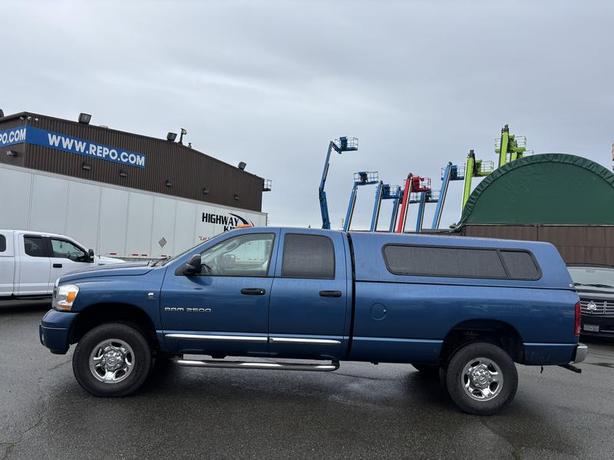 2006 Dodge Ram 2500 Laramie Quad Cab Long Box 4WD Cummins Turbo Diesel image 2