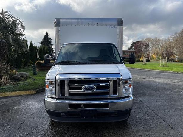 2021 Ford Econoline E-450 14  Foot Cube Van image 3