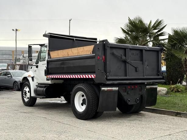 2006 International 4200 10-Foot Dump Truck – 6-Speed Manual, Hydraulic Brakes image 7