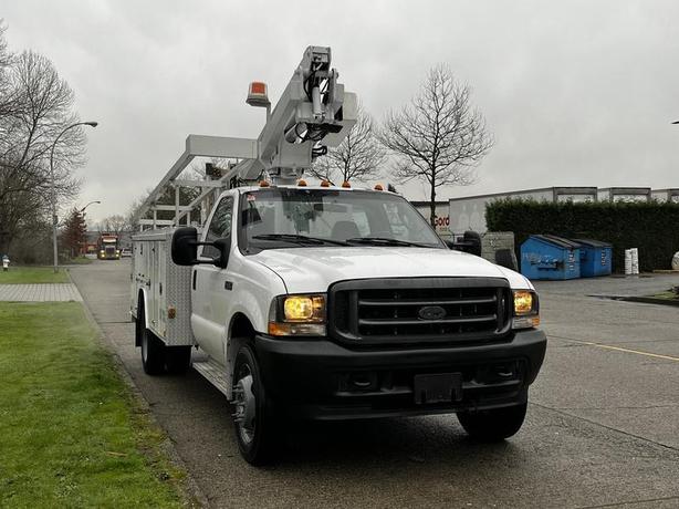 2004 Ford F-450 SD Bucket  Truck  2WD image 2