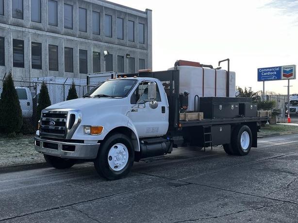 2011 Ford F-750 Flat Deck 3 Seater Diesel With Air Brakes and De-icing image 5