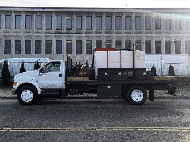 2011 Ford F-750 Flat Deck 3 Seater Diesel With Air Brakes and De-icing image 6