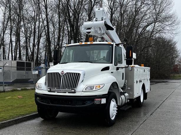 2013 International DuraStar MA025 Altec Bucket Service Truck Air Brakes image 5