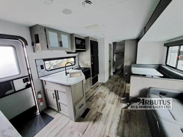 Used 2023 Dutchmen RV Coleman Lantern Series 295QBWE image 7