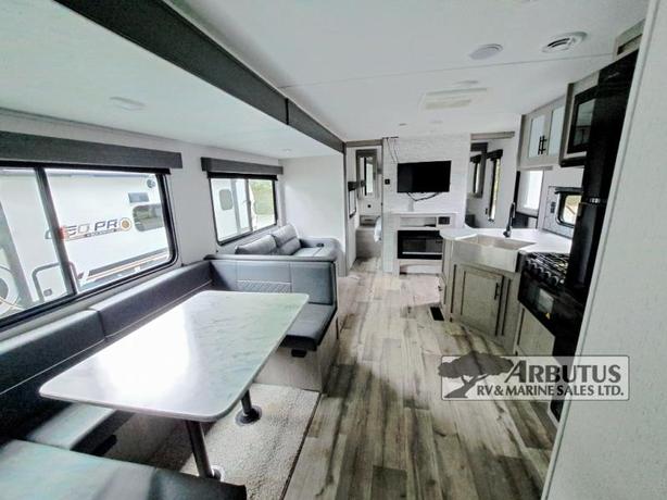 Used 2023 Dutchmen RV Coleman Lantern Series 295QBWE image 8