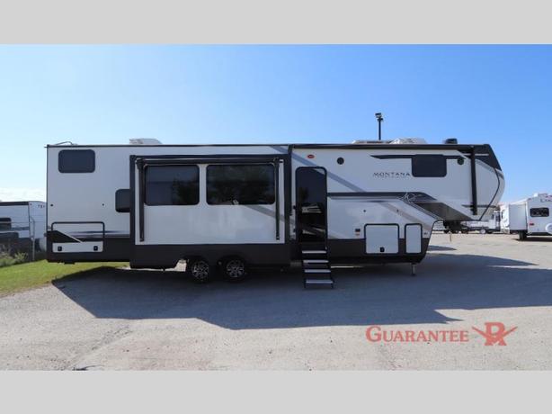 Used 2024 Keystone RV Montana High Country 351BH image 7