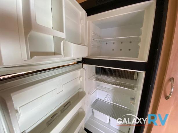 Used 2011 Adventurer 19RD image 8