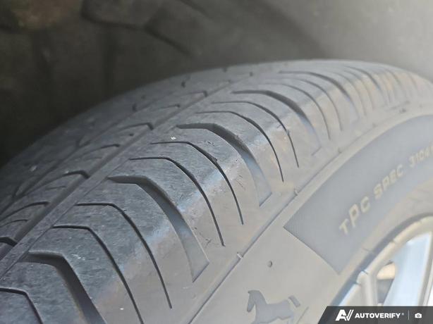 2021 Cadillac XT4 AWD Premium Luxury | No Reported Accidents! image 7