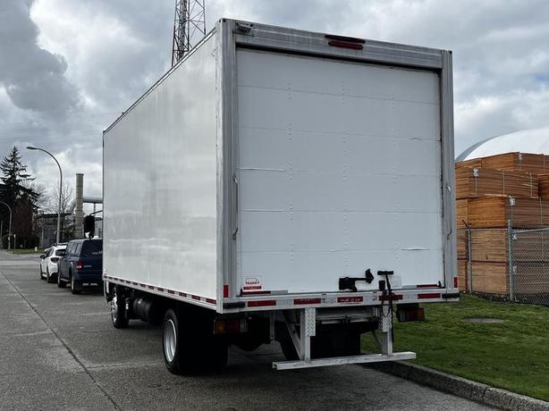 2019 Hino 195 18 Foot Cube Van with Cargo Ramps Diesel image 8