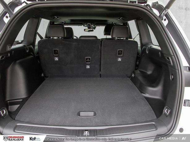 2025 Jeep Grand Cherokee Altitude | DEMO CLEAROUT | SAVE $5,060! | Trailer Tow P image 7