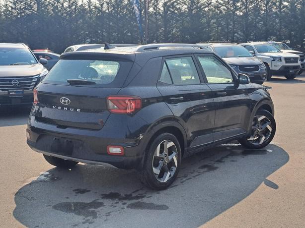 2022 Hyundai Venue - Heated Seats, Heated Wheel, Moonroof image 6