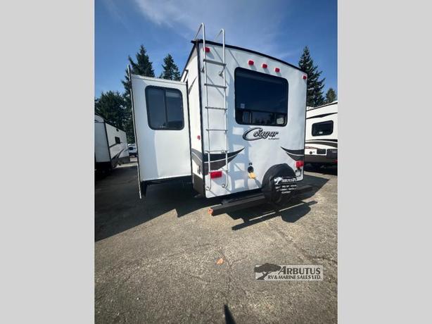 Used 2014 Keystone RV Cougar Half-Ton Series 279RKSWE image 2