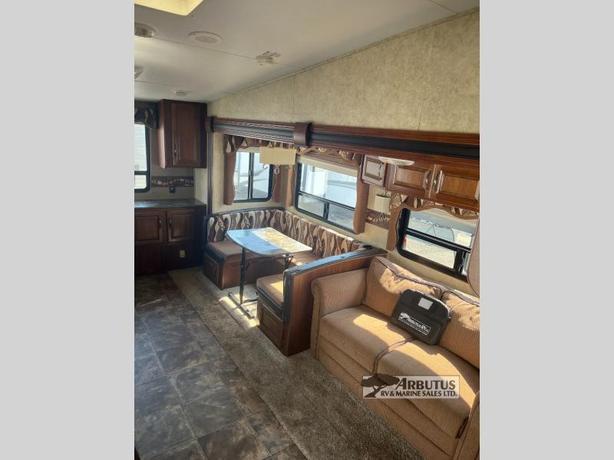Used 2014 Keystone RV Cougar Half-Ton Series 279RKSWE image 4