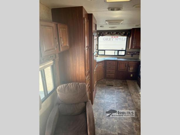Used 2014 Keystone RV Cougar Half-Ton Series 279RKSWE image 5