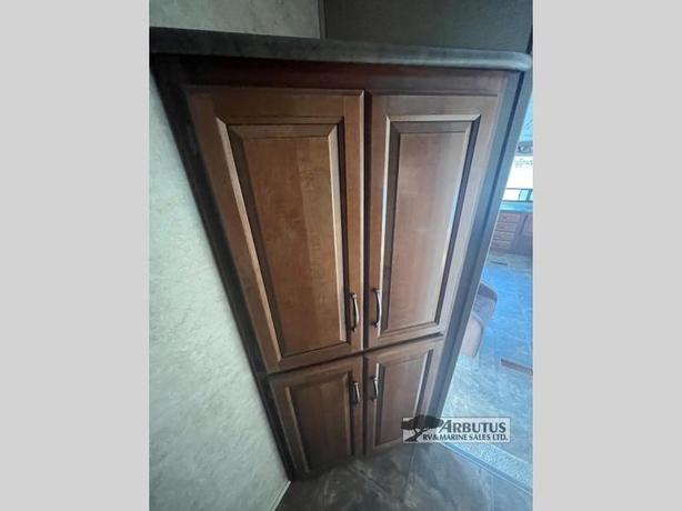 Used 2014 Keystone RV Cougar Half-Ton Series 279RKSWE image 6