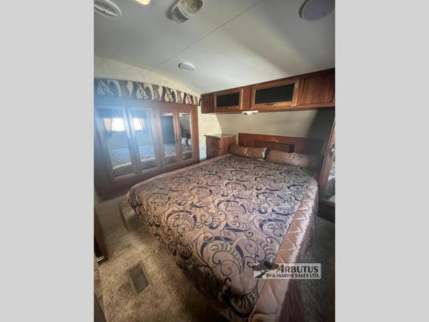 Used 2014 Keystone RV Cougar Half-Ton Series 279RKSWE image 7