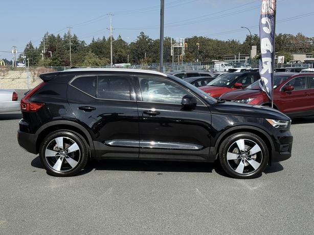 2022 Volvo XC40 MOMENTUM AWD- Leather Shift Knob & SiriusXM image 5