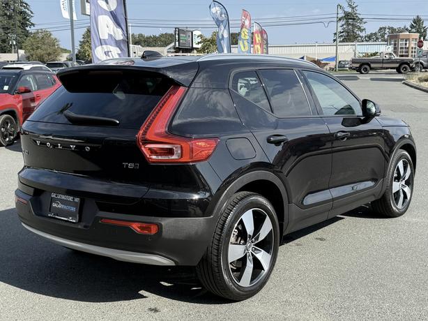 2022 Volvo XC40 MOMENTUM AWD- Leather Shift Knob & SiriusXM image 6