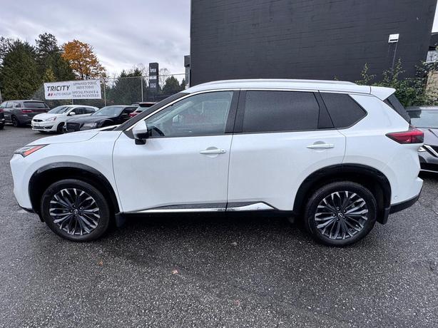 2024 Nissan Rogue AWD Platinum image 2