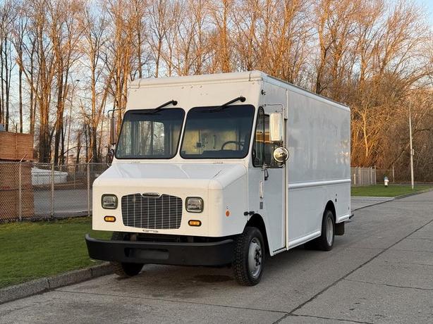 2017 Freightliner M Line MT45 Thermo King Reefer 14 Foot Step Van image 4