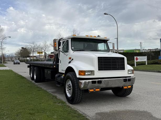 2000 International 4900 25 Foot Roll-Off Flat Deck Tow Truck Manual Diesel Air B image 2