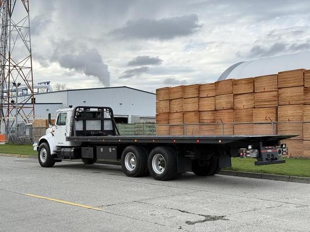 2000 International 4900 25 Foot Roll-Off Flat Deck Tow Truck Manual Diesel Air B image 7