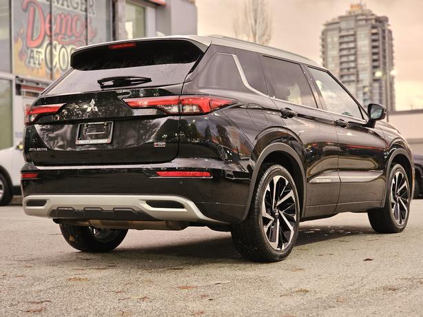 2024 Mitsubishi Outlander image 5