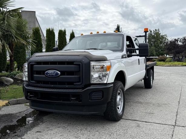 2015 Ford F-350 SD XL SuperCab 9-Foot Flatdeck 4WD image 4