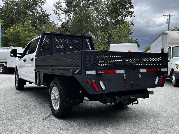 2020 Ford F-350 SD XLT SuperCrew 9-Foot Flatdeck 4x4 image 8