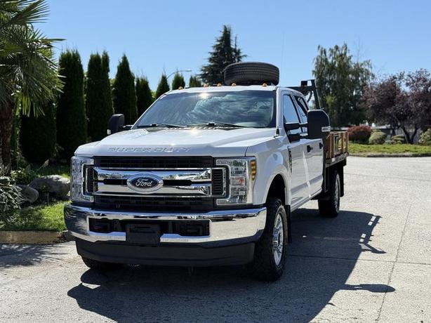 2019 Ford F-350 SD XLT Crew Cab 4x4 9-Foot Flat Deck with 765L Fuel Tank image 4