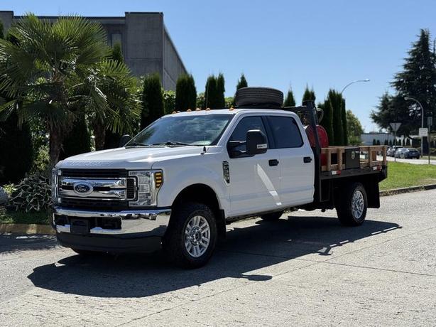 2019 Ford F-350 SD XLT Crew Cab 4x4 9-Foot Flat Deck with 765L Fuel Tank image 5