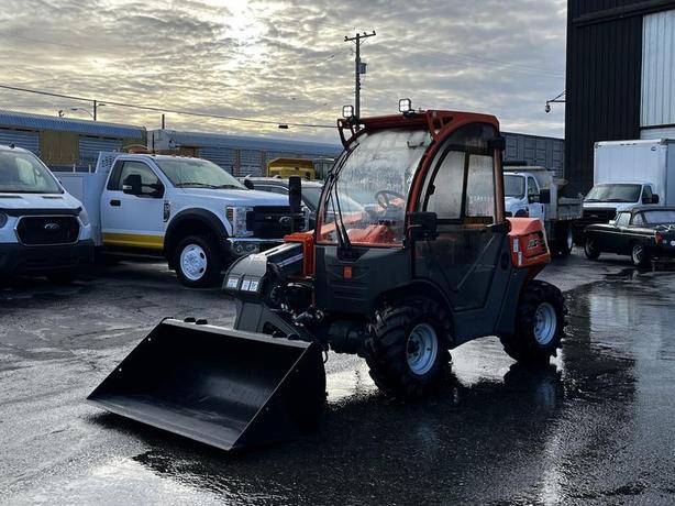 2023 JLG 10054 Ultra Compact Telehandler with Bucket Diesel image 4