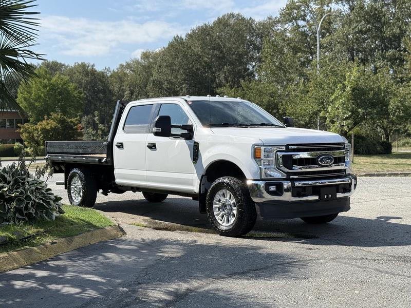 2020 Ford F-350 SD XLT 4X4 Crew Cab 8-Foot Flat Deck Truck display photo