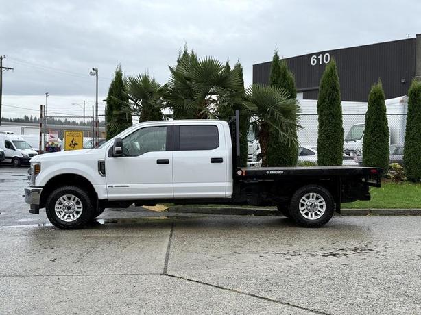 2019 Ford F-350 SD XLT 4x4 Crew Cab Diesel with 8-Foot Flat Deck image 6