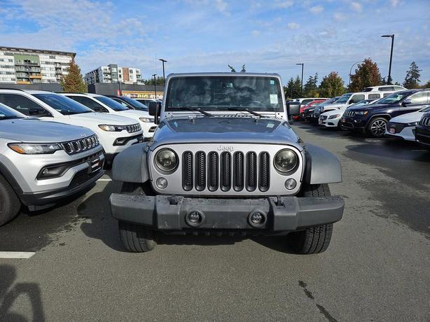 2016 Jeep Wrangler Sport 4x4 | Low KM! image 2