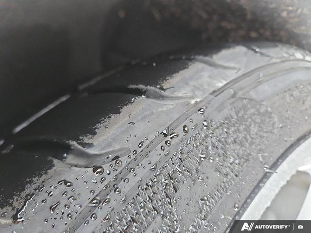 2017 Chevrolet Camaro 2dr Cpe 1LT | Back-Up Camera | Bluetooth Connectivity! image 7