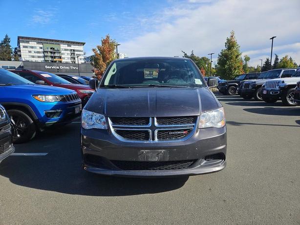 2020 Dodge Grand Caravan SXT | No Reported Accidents! image 2