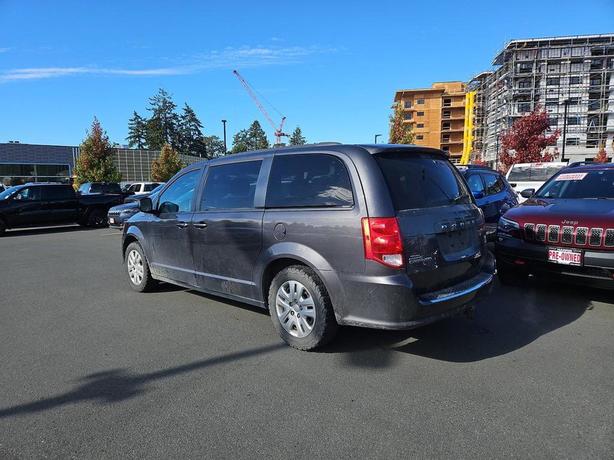 2020 Dodge Grand Caravan SXT | No Reported Accidents! image 4
