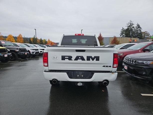 2019 RAM 1500 Classic Express 4x4 Crew Cab 5'7 Box | No Reported Accidents! image 5