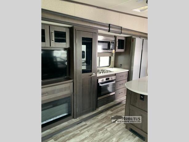 Used 2022 Grand Design Reflection 337RLS image 5